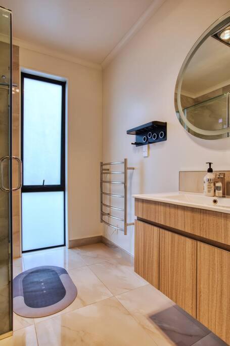 המילטון Cozy Retreat On Serene Street מראה חיצוני תמונה